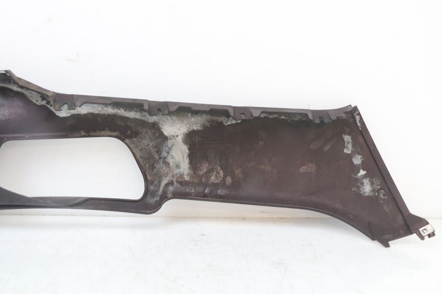 photo de LINKER UNTERE SEITENVERKLEIDUNG PIAGGIO X8 125 (2004 - 2007) - Details der Befestigungspunkte