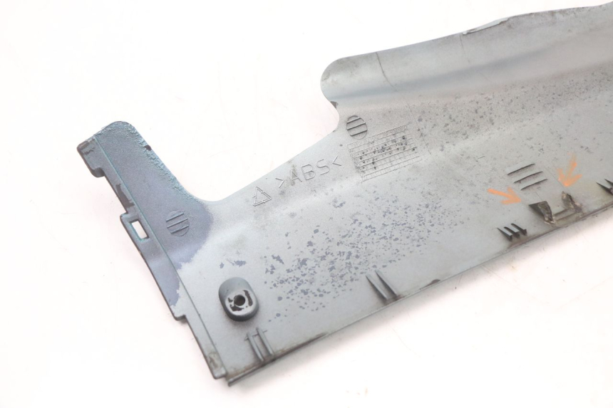 photo de UNTERBODEN LINKS YAMAHA YP MAJESTY 125 (2002 - 2006) - Oberflächenzustand und Material