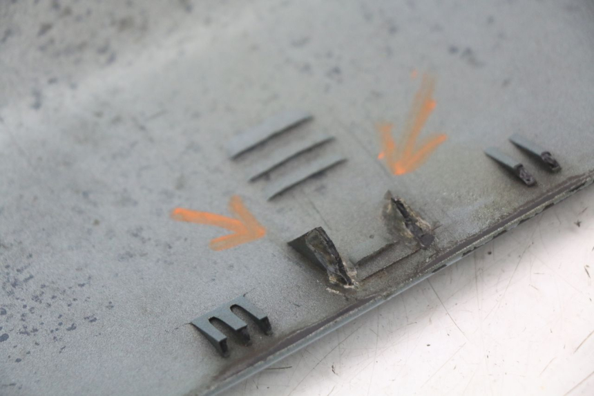 photo de UNTERBODEN LINKS YAMAHA YP MAJESTY 125 (2002 - 2006) - Kennzeichnungen und Originalreferenzen