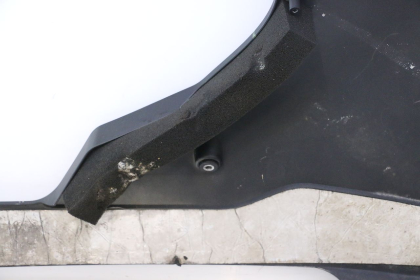 photo de UNTERBODEN LINKS YAMAHA YZF R6 600 (2008 - 2009) - Kennzeichnungen und Originalreferenzen