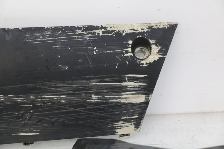 photo de UNTERFAHRSCHUTZ PEUGEOT KISBEE 2T 50 (2010 - 2017) - Details der Befestigungspunkte