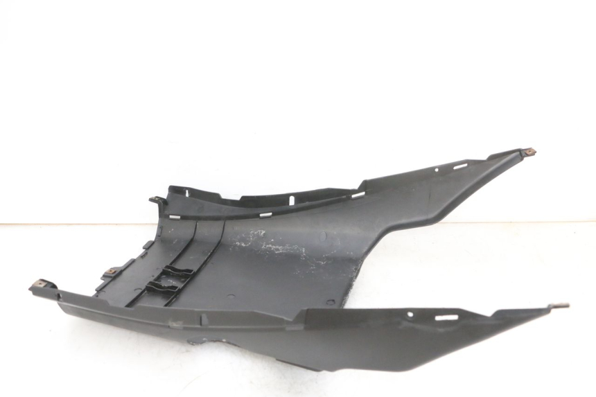 photo de UNTERBODEN EFUN PUSA 1 - Detailansicht des Bauteils