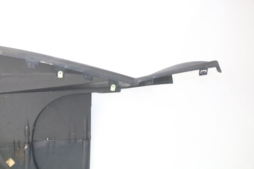 photo de UNTERBODEN PEUGEOT SATELIS 300 (2012 - 2015) - Charakteristische Merkmale