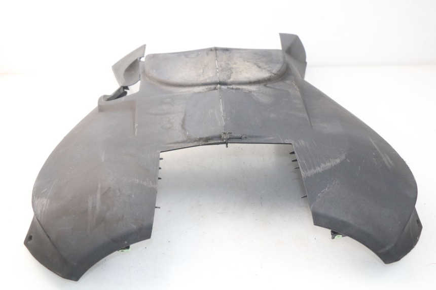 photo de UNTERBODEN PEUGEOT SATELIS 300 (2012 - 2015) - Details der Befestigungspunkte