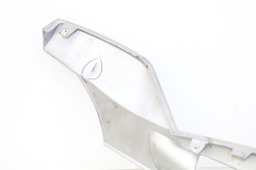 photo de UNTERBODEN PEUGEOT SATELIS 125 (2010 - 2012) - Details der Befestigungspunkte