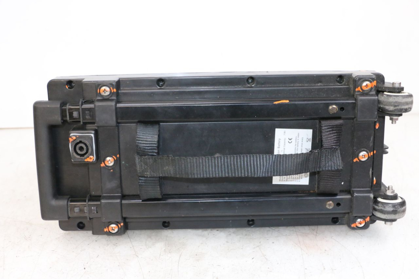 photo de BATTERIE E-MAX 80L 1 (2011 - 2014) - Oberflächenzustand und Material