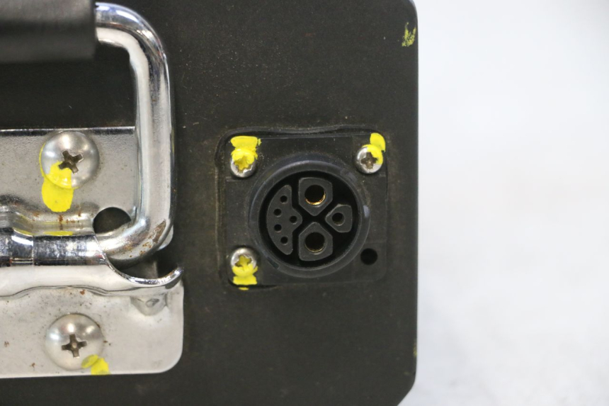 photo de BATTERIE WAYSCRAL E-START 1 (2018 - 2022) - Details der Befestigungspunkte