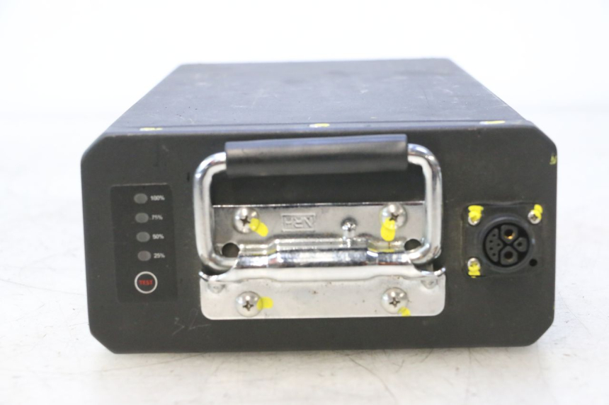 photo de BATTERIE WAYSCRAL E-START 1 (2018 - 2022) - Oberflächenzustand und Material