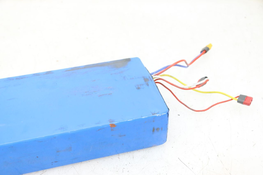 photo de BATTERIE HERO S10 1 - Details der Befestigungspunkte