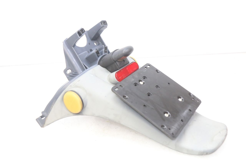 photo de HINTERER KOTFLüGEL PIAGGIO FLY 100 (2006 - 2010) - Alternative Perspektive