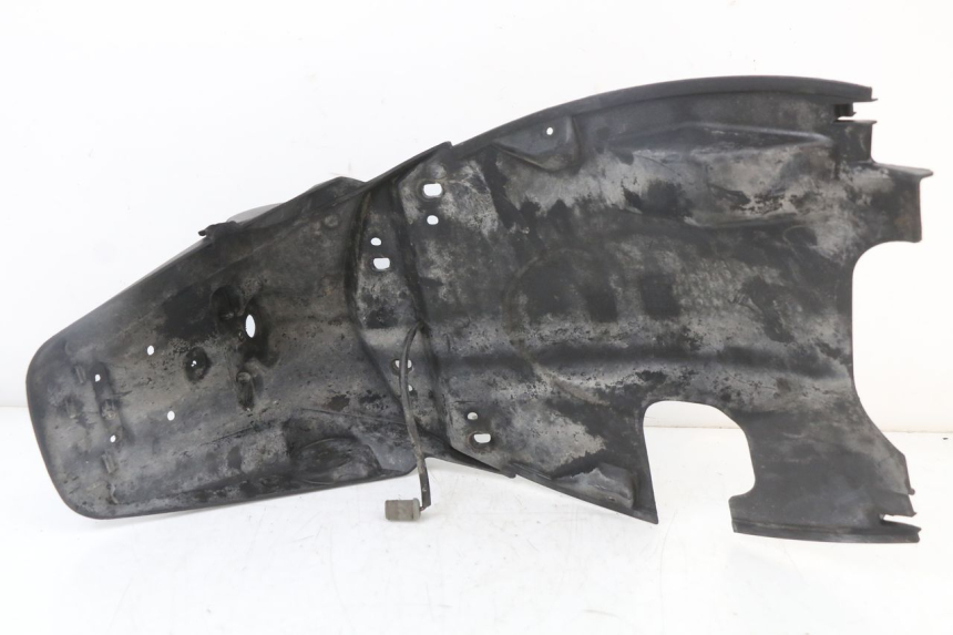 photo de SPRITZSCHUTZ PEUGEOT KISBEE 4T 50 (2018 - 2022) - Details der Befestigungspunkte