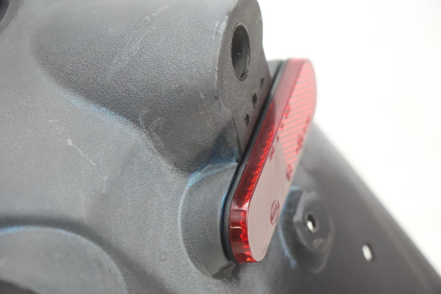 photo de SPRITZSCHUTZ PEUGEOT KISBEE 4T 50 (2018 - 2022) - Details der Befestigungspunkte