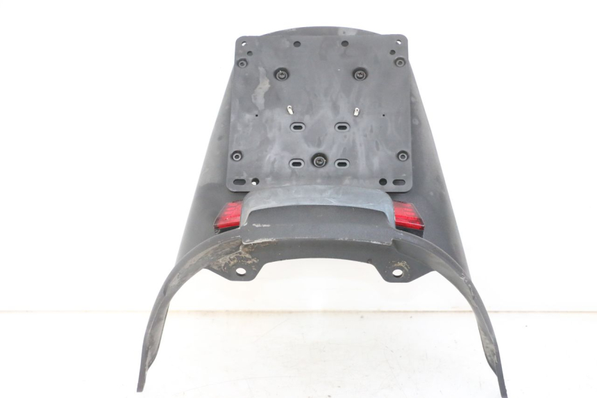 photo de SPRITZSCHUTZ PIAGGIO MP3 LT 300 (2010 - 2016) - Details der Befestigungspunkte