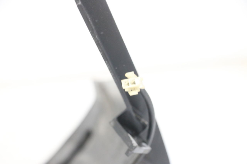 photo de SPRITZSCHUTZ PEUGEOT SATELIS 125 (2013 - 2018) - Zoom auf Gebrauchszustand