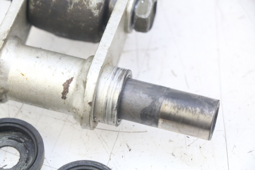 photo de STOßDäMPFERSTREBE YAMAHA TTR 125 (2000 - 2020) - Technische Nahaufnahme