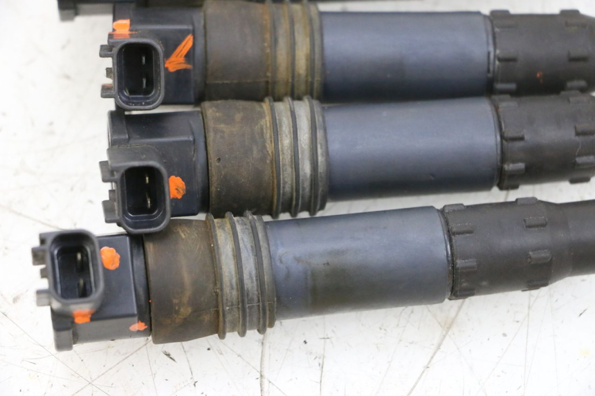 photo de ZÜNDSPULE SUZUKI GSXR GSX-R 1000 (2003 - 2004) - Technische Nahaufnahme