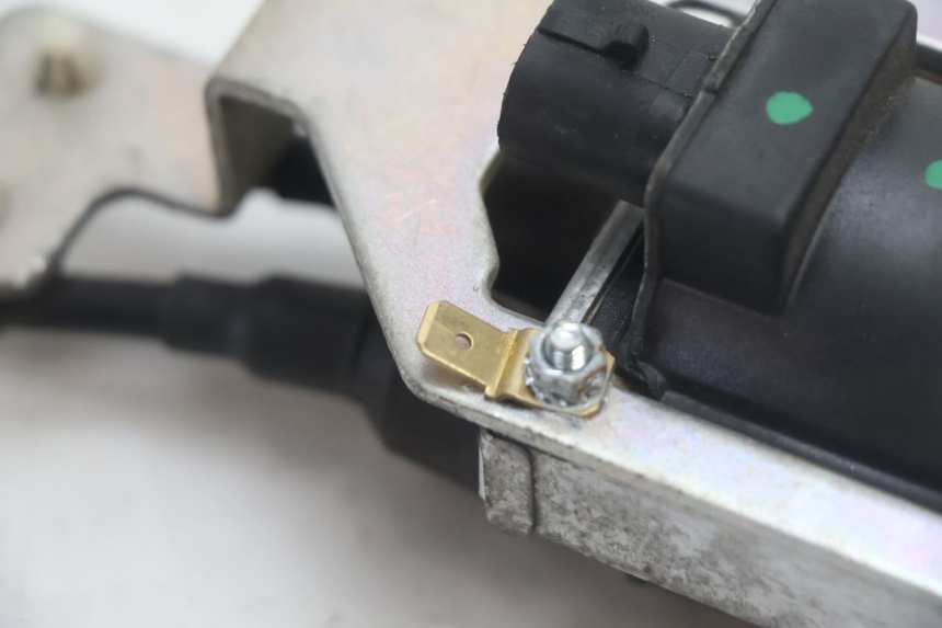 photo de ZÜNDSPULE PIAGGIO MP3 HPE 530 (2022 - 2026) - Details der Befestigungspunkte