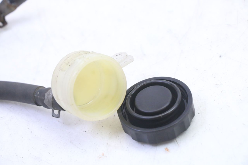 photo de BREMSFLÜSSIGKEITSGLAS TRIUMPH SPRINT 900 (1995 - 1998) - Technische Nahaufnahme