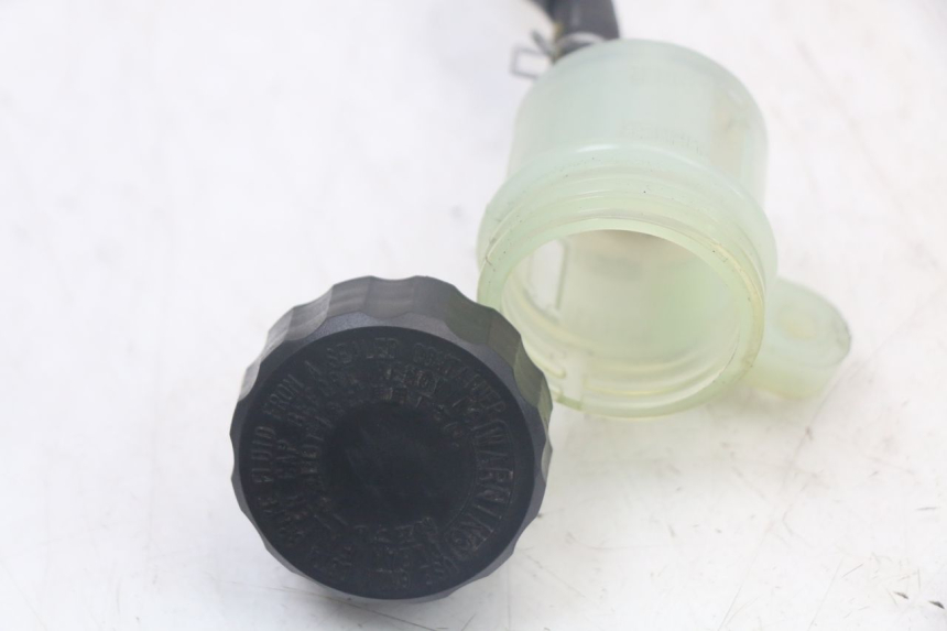 photo de BREMSFLÜSSIGKEITSBEHÄLTER YAMAHA TDM ABS 900 (2002 - 2014) - Alternative Perspektive