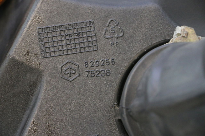 photo de LUFTFILTERKASTEN PIAGGIO BEVERLY 125 (1998 - 2005) - Detailansicht des Bauteils