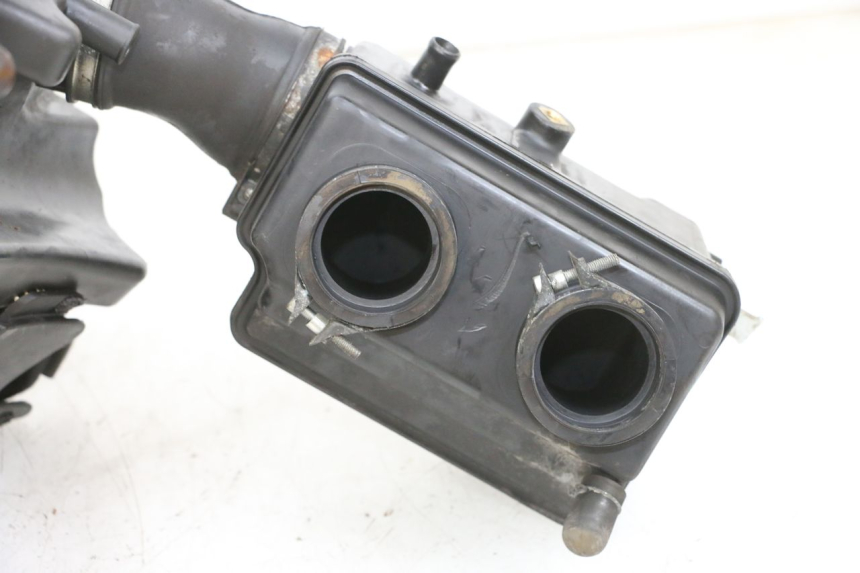 photo de LUFTFILTERKASTEN SUZUKI BURGMAN 650 (2013 - 2020) - Details der Befestigungspunkte