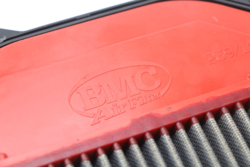 photo de LUFTFILTERKASTEN HONDA CBR 929 RR FIREBLADE 900 (2000 - 2001) - Details der Befestigungspunkte