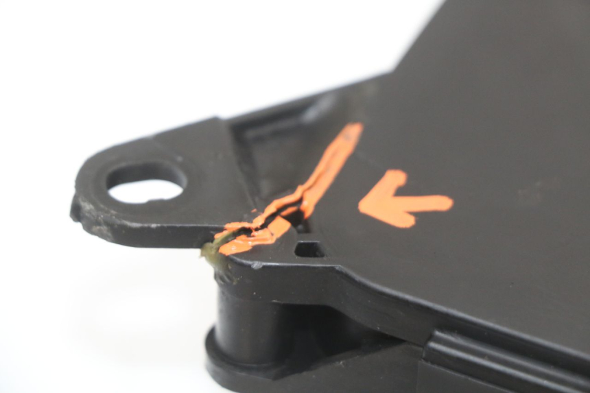 photo de LUFTFILTERKASTEN HONDA FJS SILVER WING SILVERWING 400 (2005 - 2008) - Details der Befestigungspunkte