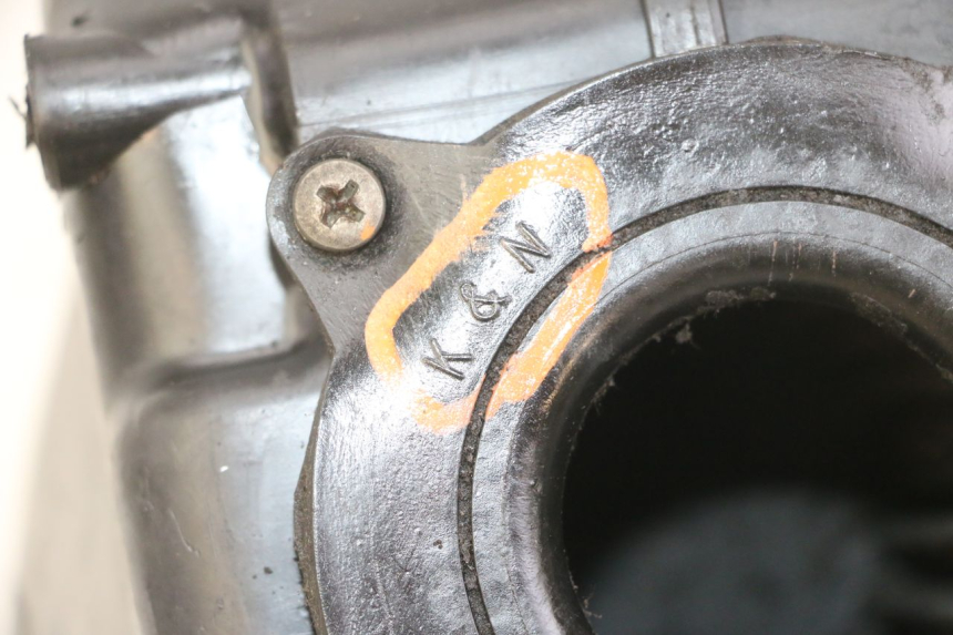 photo de LUFTFILTERKASTEN SUZUKI GS GSE 500 (2001 - 2003) - Details der Befestigungspunkte