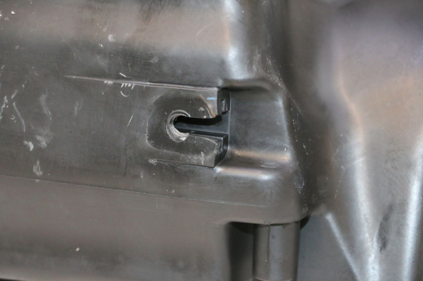 photo de LUFTFILTERKASTEN SUZUKI GSF N BANDIT 1200 (2001 - 2005) - Zoom auf Gebrauchszustand