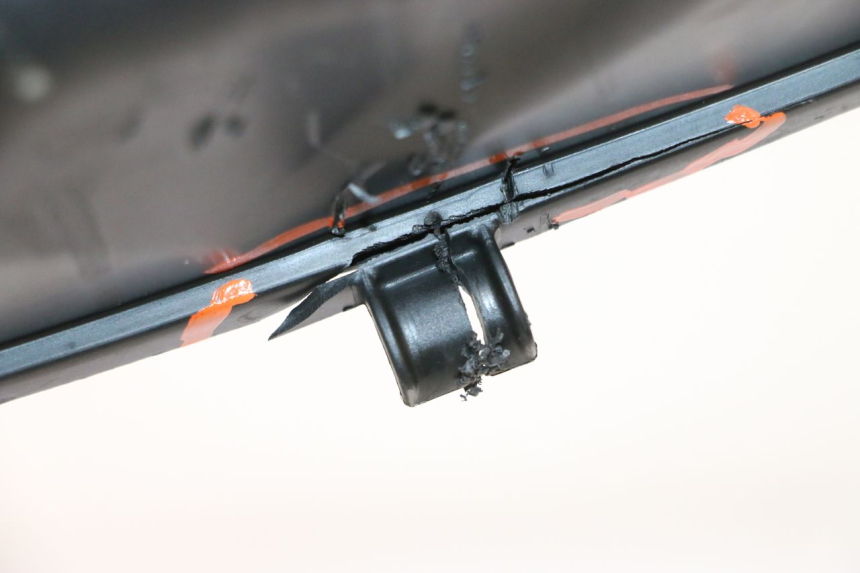 photo de LUFTFILTERKASTEN SUZUKI GSF N BANDIT 1200 (2001 - 2005) - Oberflächenzustand und Material