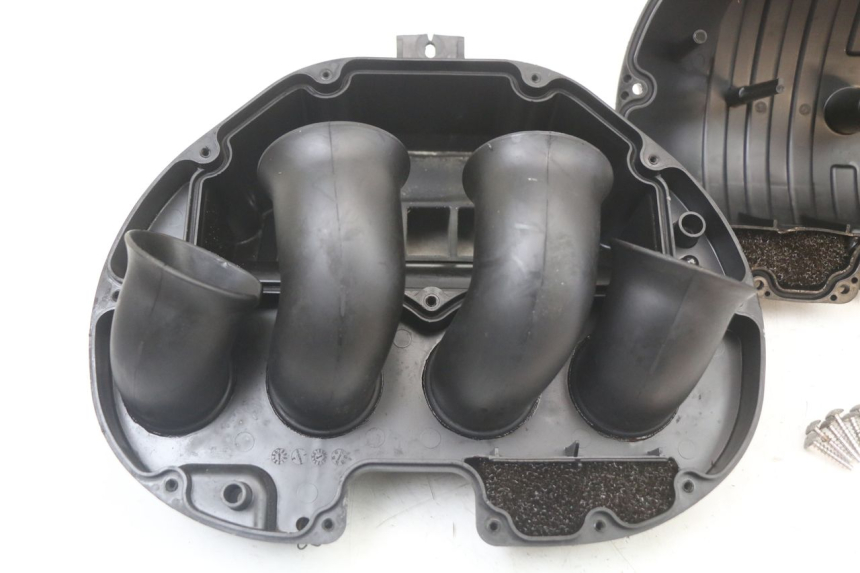 photo de LUFTFILTERKASTEN SUZUKI GSR 750 (2011 - 2017) - Details der Befestigungspunkte