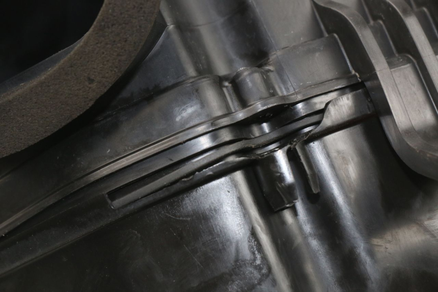 photo de LUFTFILTERKASTEN SUZUKI GSX-R GSXR 600 (2001 - 2003) - Zoom auf Gebrauchszustand