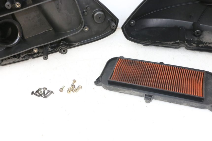 photo de LUFTFILTERKASTEN KYMCO GRAND DINK 125 (2008 - 2014) - Hochauflösende Nahaufnahme