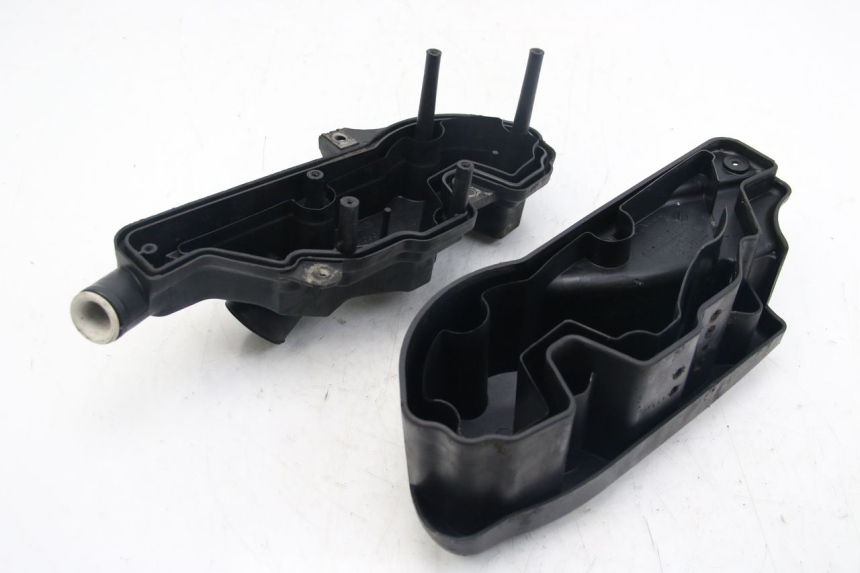 photo de LUFTFILTERKASTEN APRILIA SCARABEO 4T 50 (2009 - 2017) - Oberflächenzustand und Material