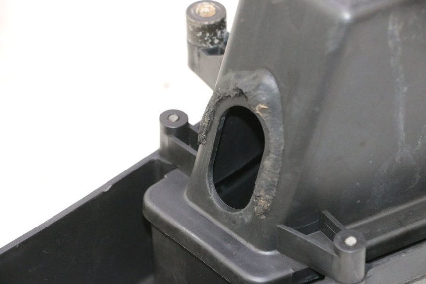 photo de LUFTFILTERKASTEN KYMCO SUPER 8 2T 50 (2007 - 2013) - Details der Befestigungspunkte