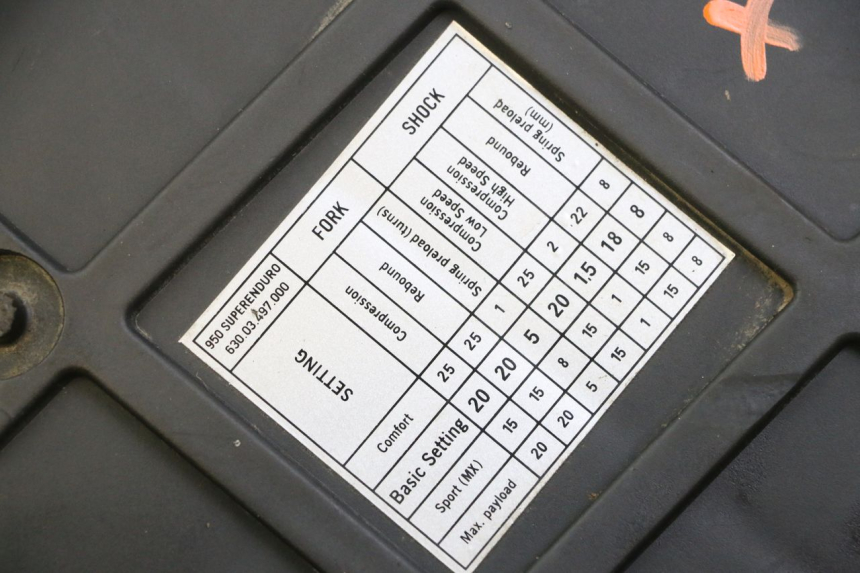 photo de LUFTFILTERKASTEN KTM SUPERENDURO R 950 (2005 - 2009) - Zoom auf Gebrauchszustand