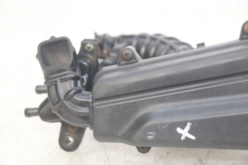 photo de LUFTFILTERKASTEN PEUGEOT TWEET 4T 50 (2018 - 2022) - Details der Befestigungspunkte