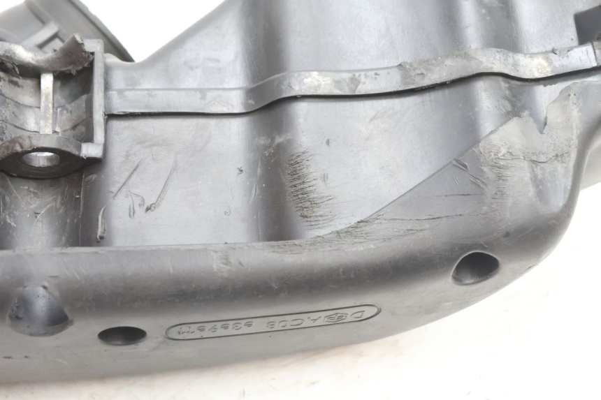 photo de LUFTFILTERKASTEN PIAGGIO VESPA PRIMAVERA 2T 50 (2013 - 2018) - Details der Befestigungspunkte