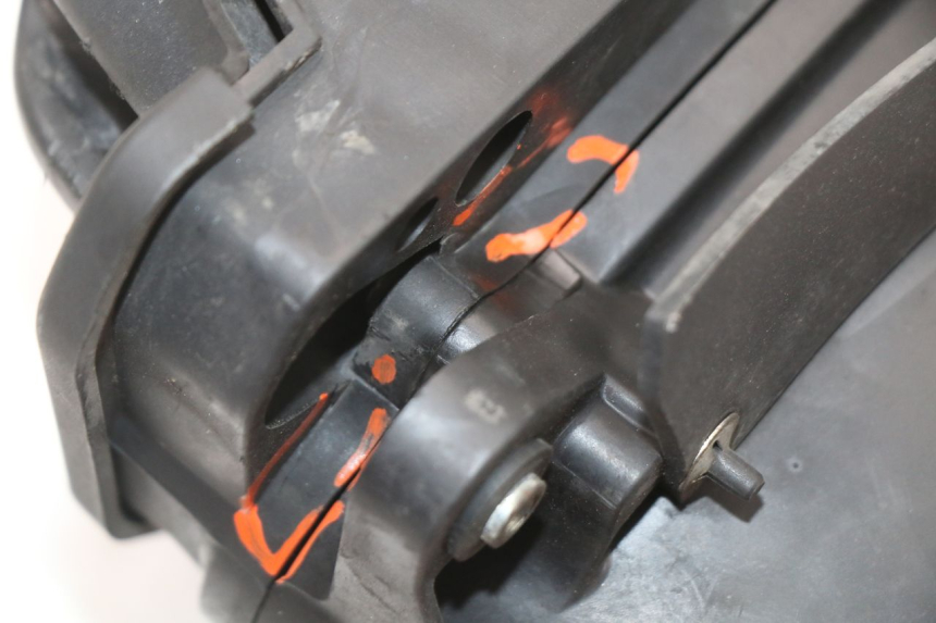 photo de LUFTFILTERKASTEN YAMAHA XMAX X-MAX ABS 125 (2017 - 2020) - Details der Befestigungspunkte