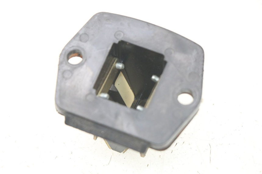 photo de ANSAUGSTUTZEN PIAGGIO FLY 2T 50 (2004 - 2017) - Zoom auf Gebrauchszustand