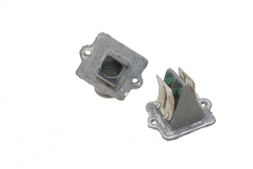 photo de ANSAUGSTUTZEN PIAGGIO TYPHOON 50 (1993 - 1999) - Details der Befestigungspunkte