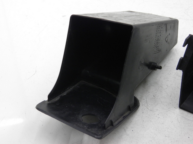 photo de HANDSCHUHFACH YAMAHA YP MAJESTY 125 (2007 - 2010) - Zoom auf Gebrauchszustand