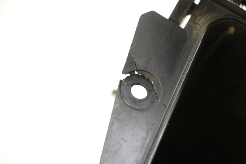 photo de HANDSCHUHFACH YAMAHA FJR ABS 1300 (2006 - 2012) - Details der Befestigungspunkte