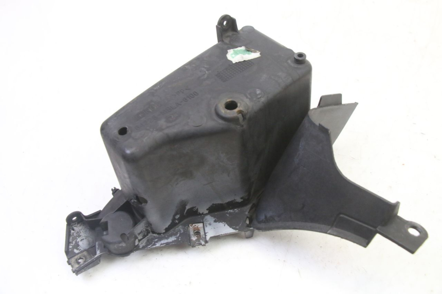 photo de HANDSCHUHFACH HONDA NTV DEAUVILLE 650 (2001 - 2006) - Details der Befestigungspunkte