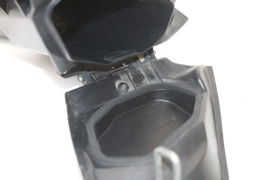 photo de HANDSCHUHFACH YAMAHA XMAX X-MAX ABS 125 (2017 - 2020) - Details der Befestigungspunkte