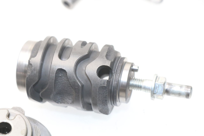 photo de GETRIEBE  HONDA CRF CR-F 450 (2001 - 2005) - Fokus auf die Struktur