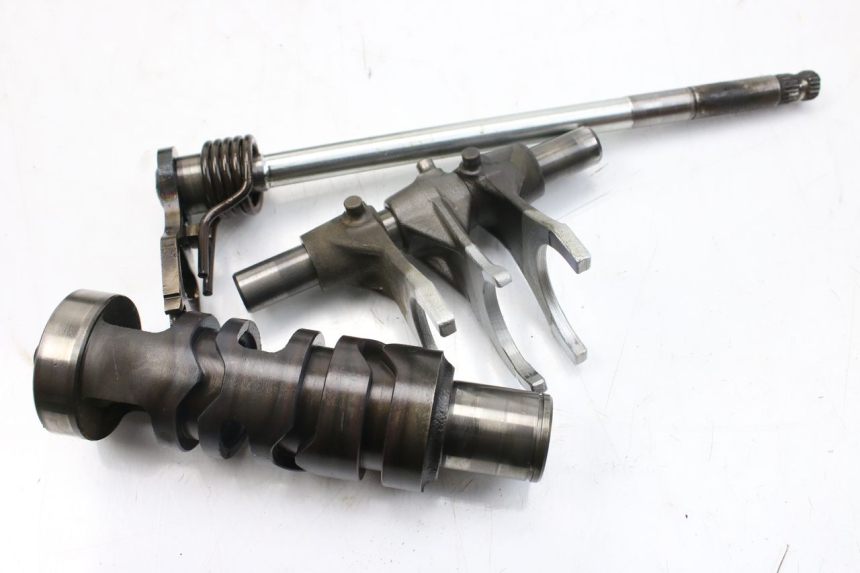 photo de GETRIEBE SUZUKI GSF S BANDIT 600 (2000 - 2004) - Details der Befestigungspunkte