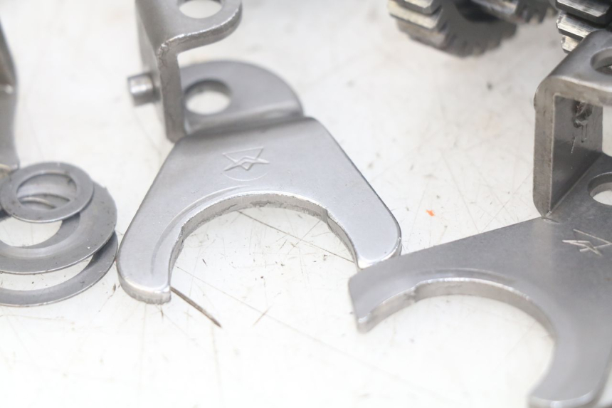 photo de GETRIEBE PEUGEOT XP6 50 (2006 - 2011) - Details der Befestigungspunkte