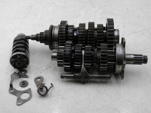 photo de GETRIEBE  YAMAHA TDM 900 (2004 - 2006) - Details der Befestigungspunkte