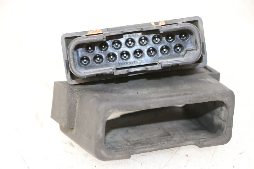 photo de CDI STEUERGERÄT HONDA CBR RR FIREBLADE 900 (1992 - 1994) - Details der Befestigungspunkte